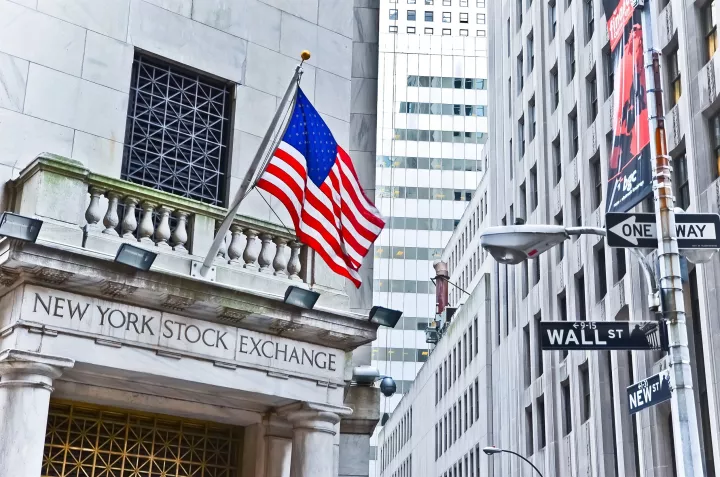 Αρνητικά πρόσημα στη Wall Street παρά την πτωτική πορεία της ανεργίας