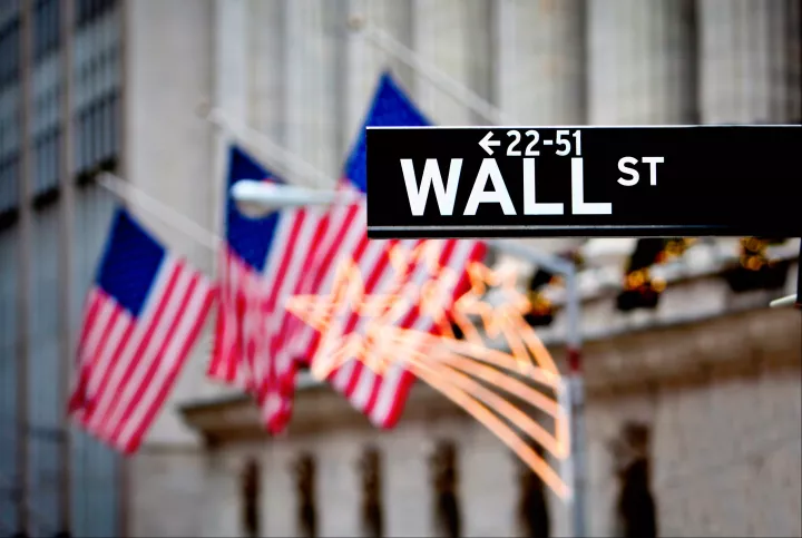 Απώλειες στη Wall Street - Βουτιά 600 μονάδων για τον Dow Jones