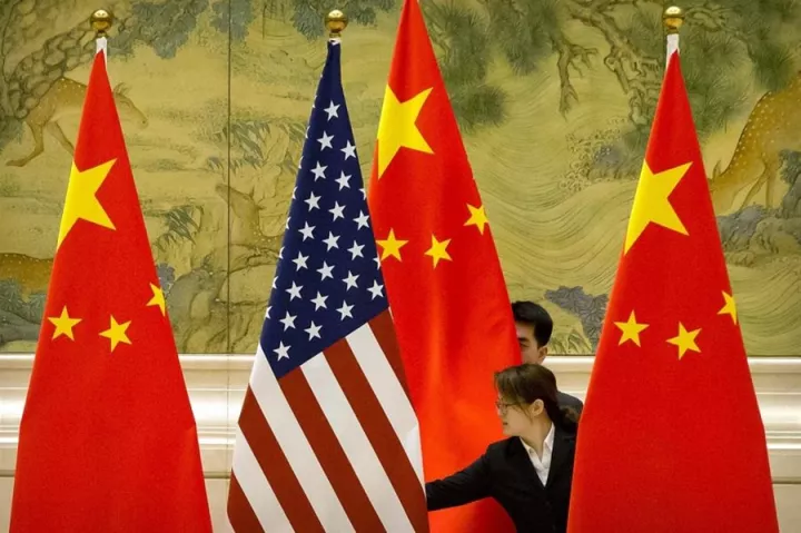 FT: Κυρώσεις των ΗΠΑ στον μεγαλύτερο κατασκευαστή τσιπ της Κίνας