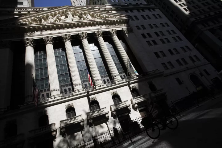 Μικτά πρόσημα στη Wall Street με φόντο τη Fed