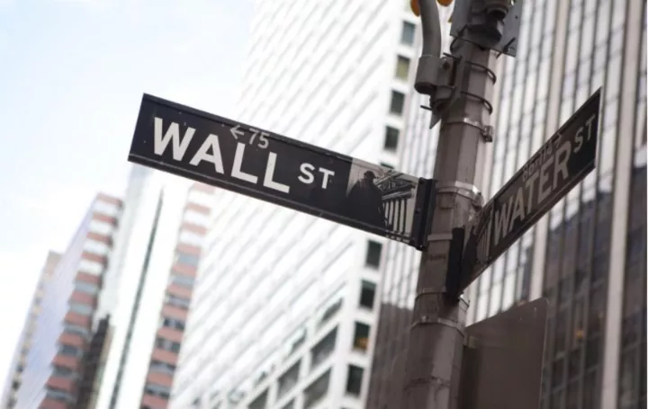 Wall Street: Πιέσεις στον τραπεζικό κλάδο και απώλειες για τον Dow Jones