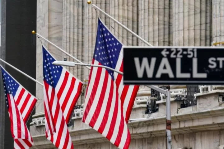 Απώλειες στην Wall Street υπό τον φόβο αύξησης του φόρου κεφαλαιακών κερδών