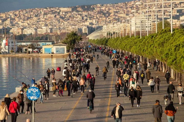 Αποκλιμάκωση των κρουσμάτων κορονοϊού στη Θεσσαλονίκη