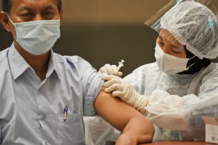 Το αντίστροφο φαινόμενο «πλασίμπο» εξηγεί τα δύο τρίτα των παρενεργειών των εμβολίων