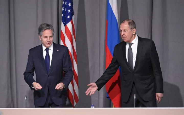 ΗΠΑ - Ρωσία: Συνομιλίες για το Ουκρανικό - Πληθαίνουν οι προειδοποιήσεις προς τη Μόσχα