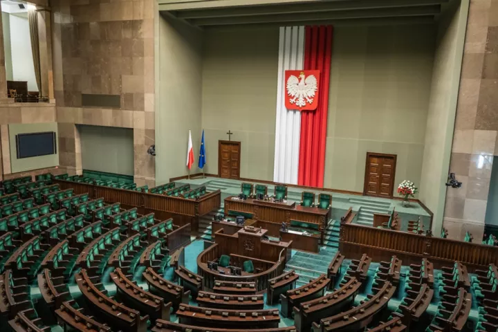 Πολωνία: Προειδοποιεί την ΕΕ για «συνέπειες» λόγω της αναστολής στην καταβολή κεφαλαίων 