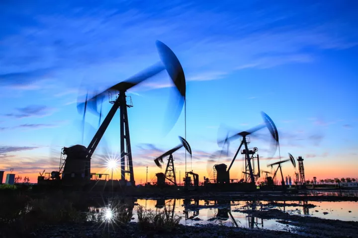  Οι γεωπολιτικές εξελίξεις στα ΗΑΕ ώθησαν το πετρέλαιο σε υψηλό επτά ετών