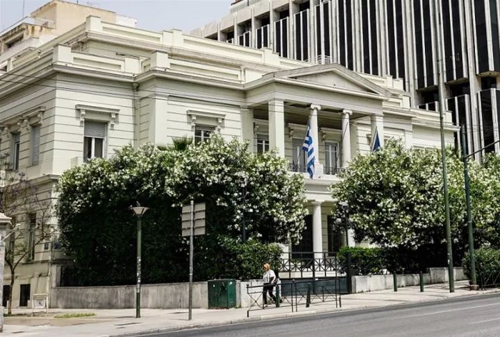 Απελαύνονται 12 ρώσοι διπλωμάτες από την Ελλάδα - Απειλές από τη ρωσική πρεσβεία